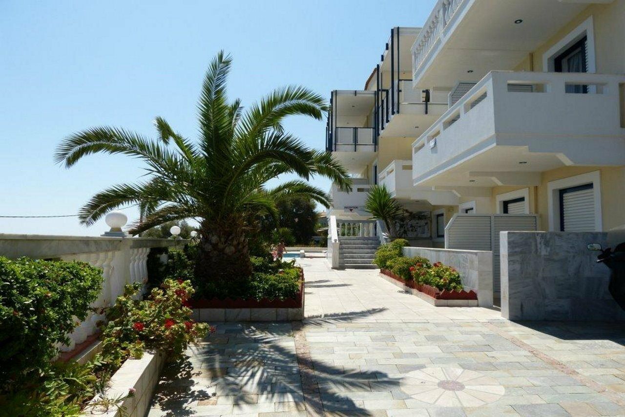 Ostria Seaside And Aparthotel 4*