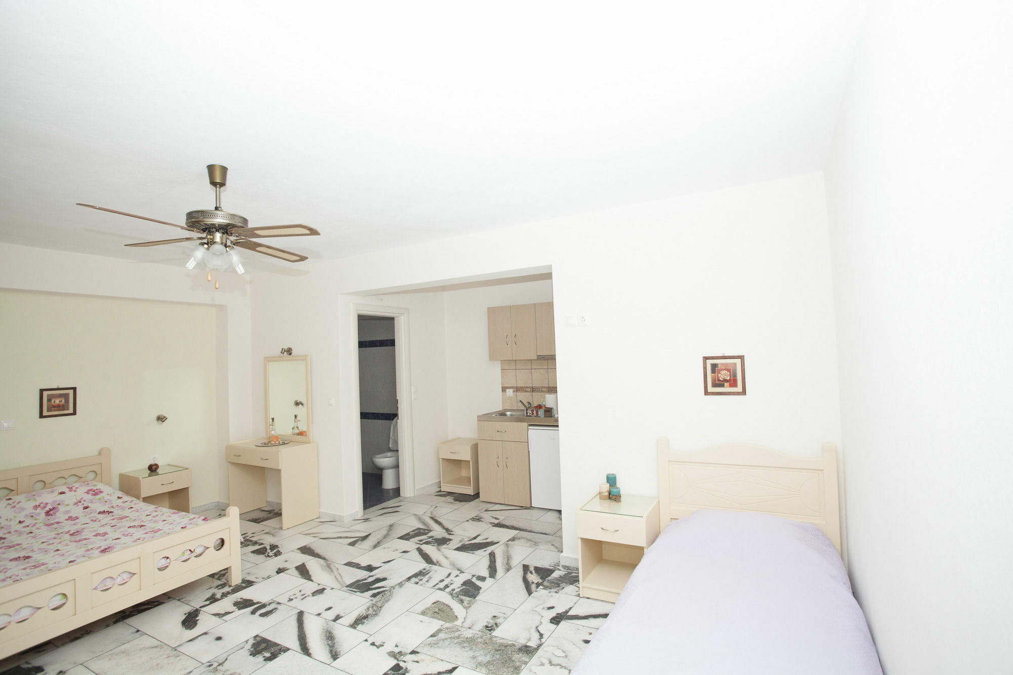 Kalados Studios Apartment Kalando