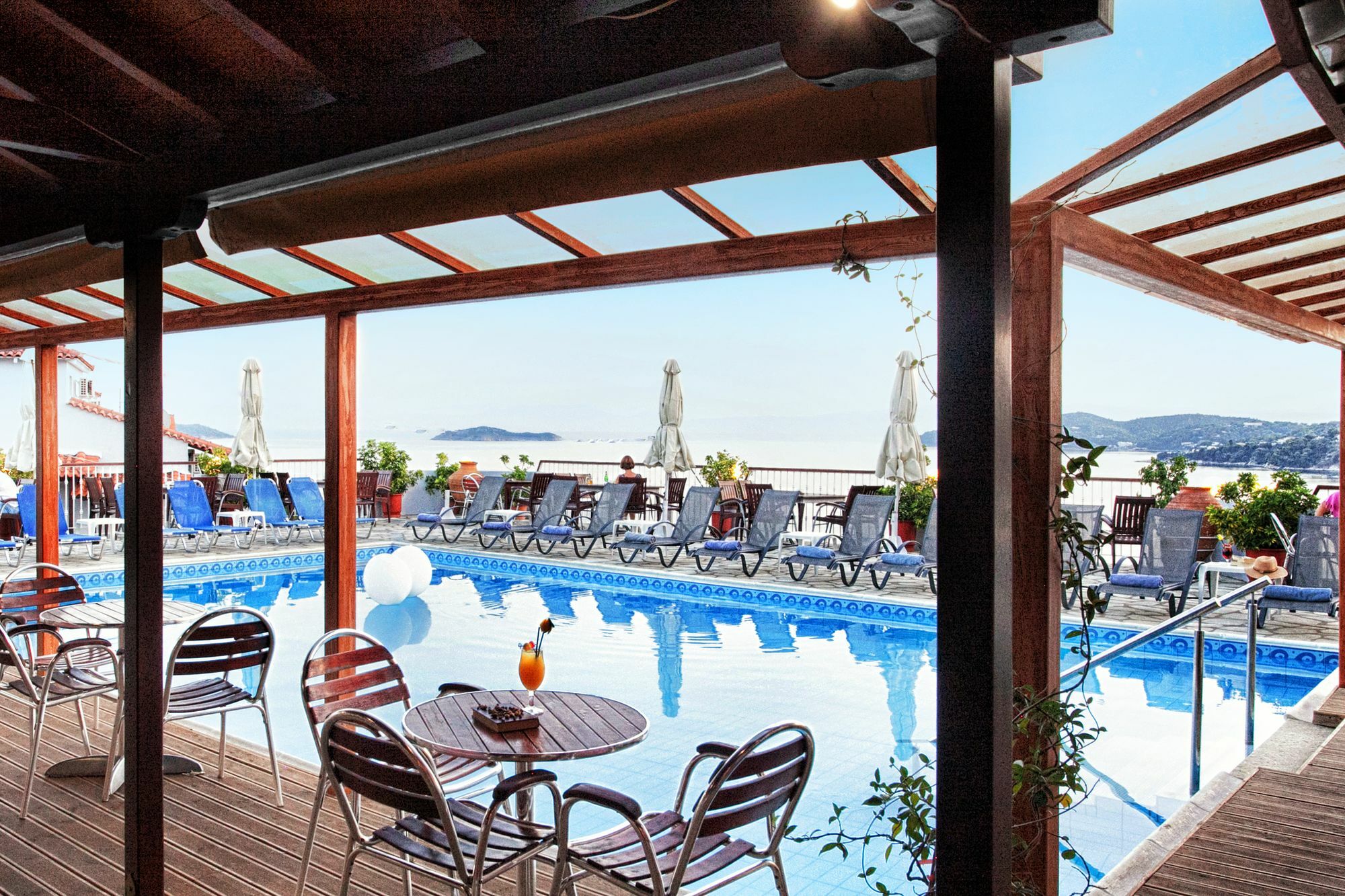 Poseidon Aparthotel 3*