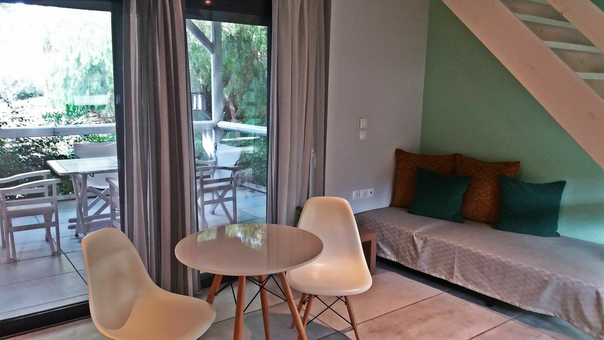 Alissachni Luxury Derveni