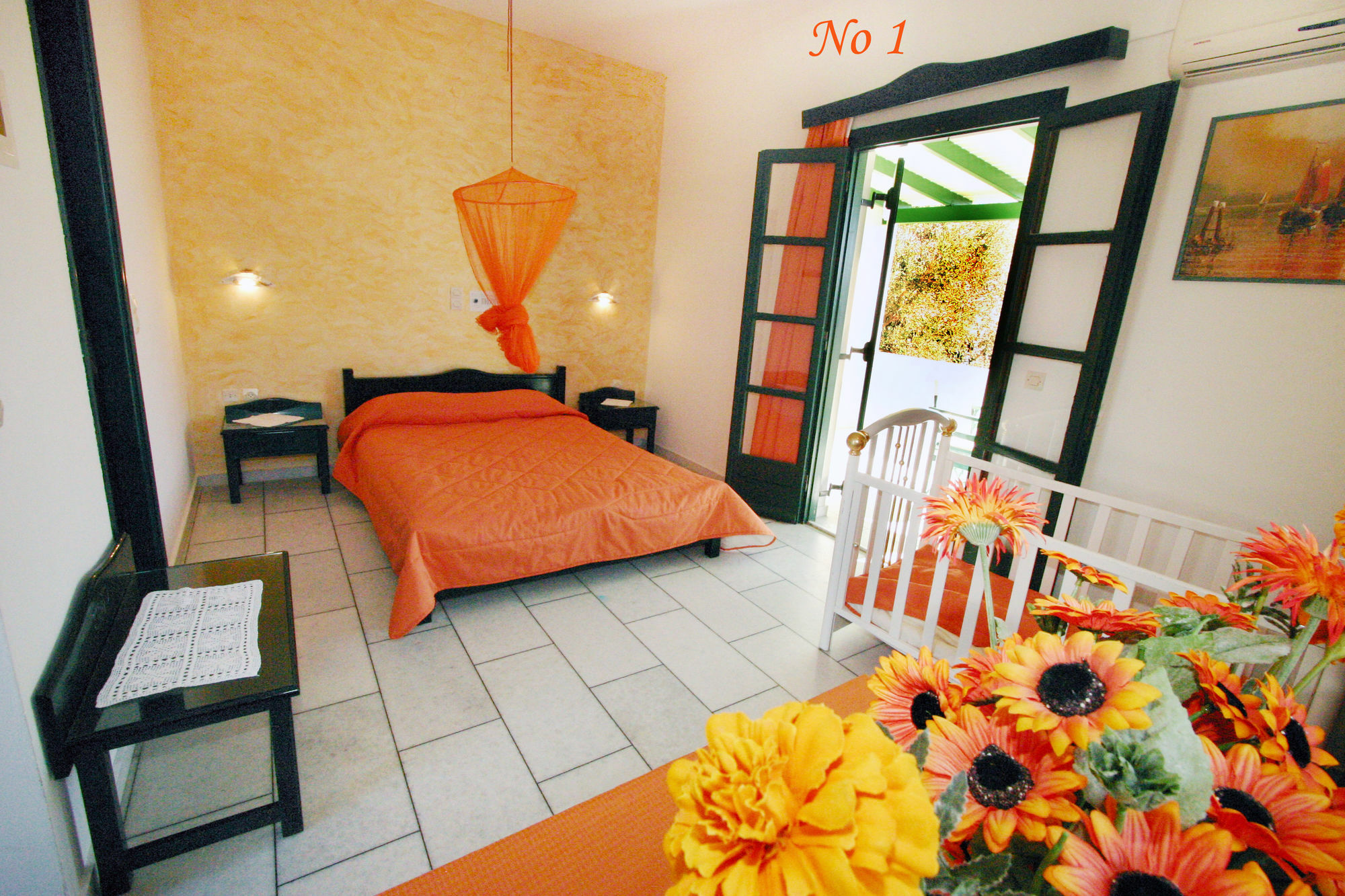 Vrettos Beachfront Apartment Plaka (Naxos)