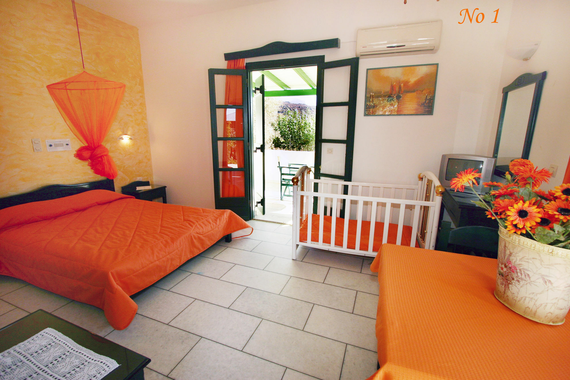 Vrettos Beachfront Apartment *