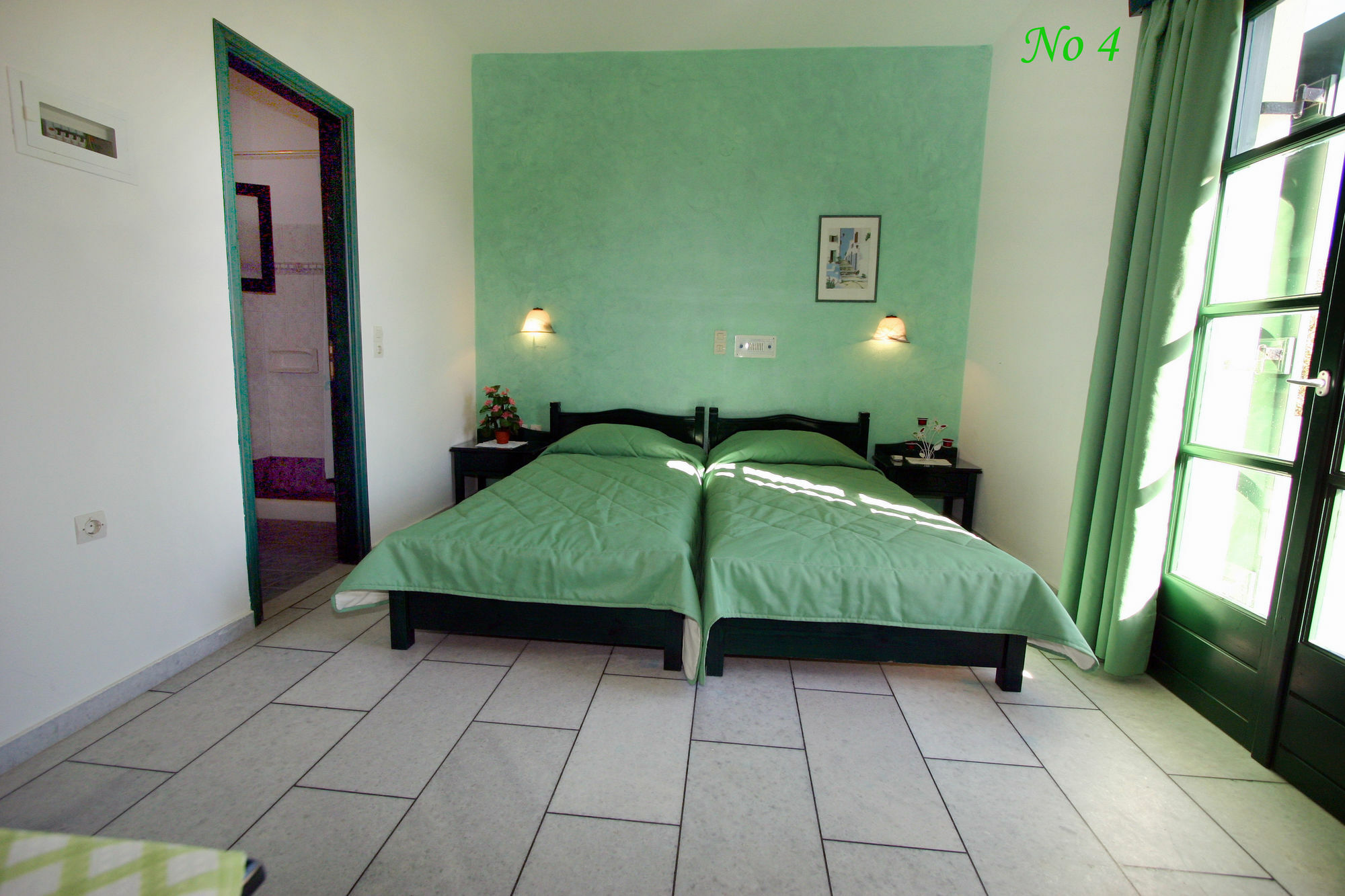 Vrettos Beachfront Apartment *