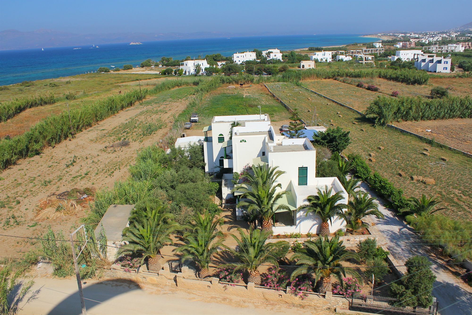 Vrettos Beachfront Apartment