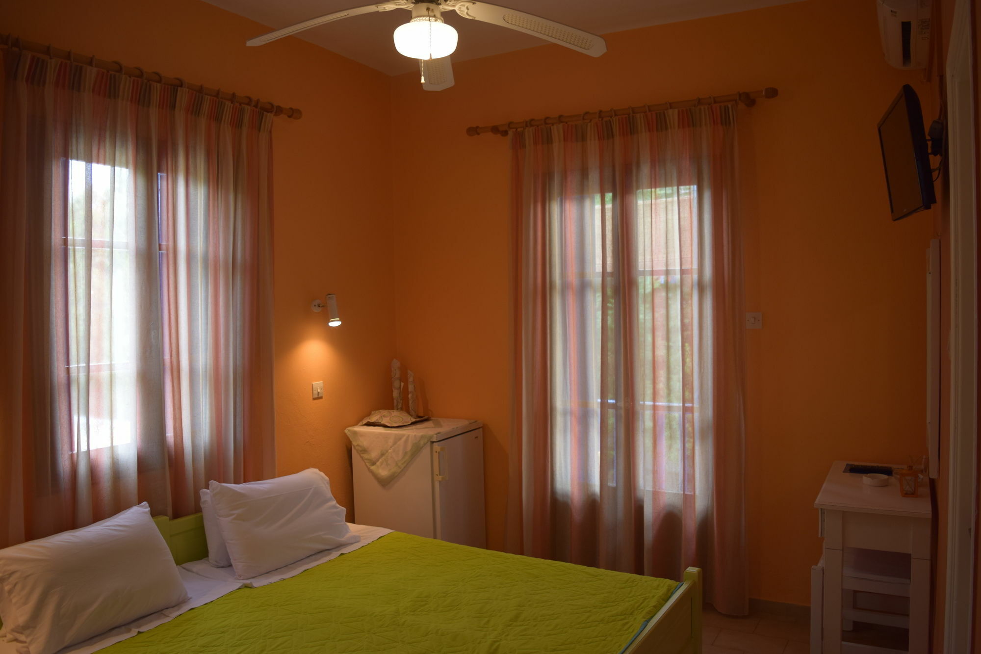 Christinis Guest * Skopelos Town
