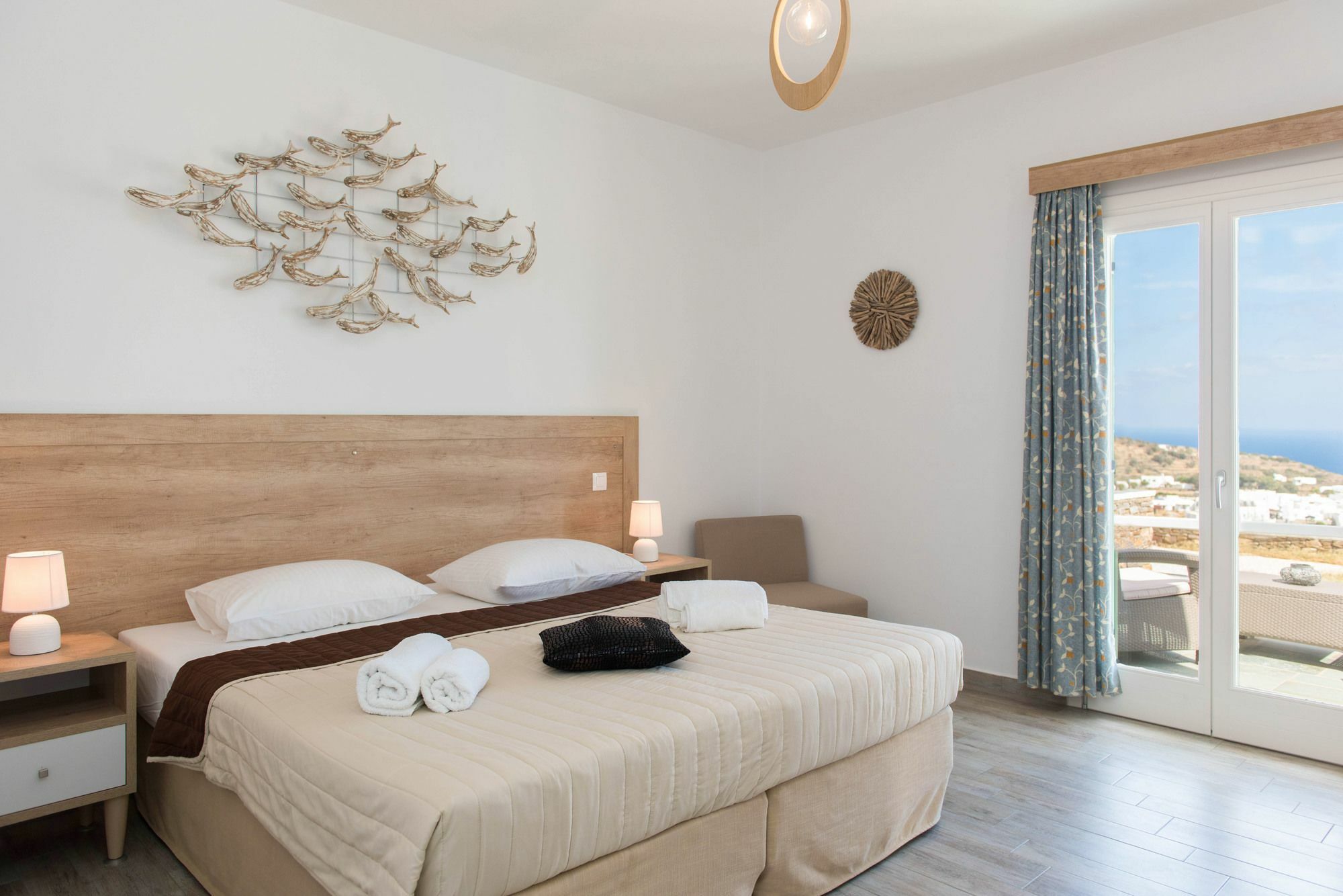 Bed & Breakfast & Archontou 3*