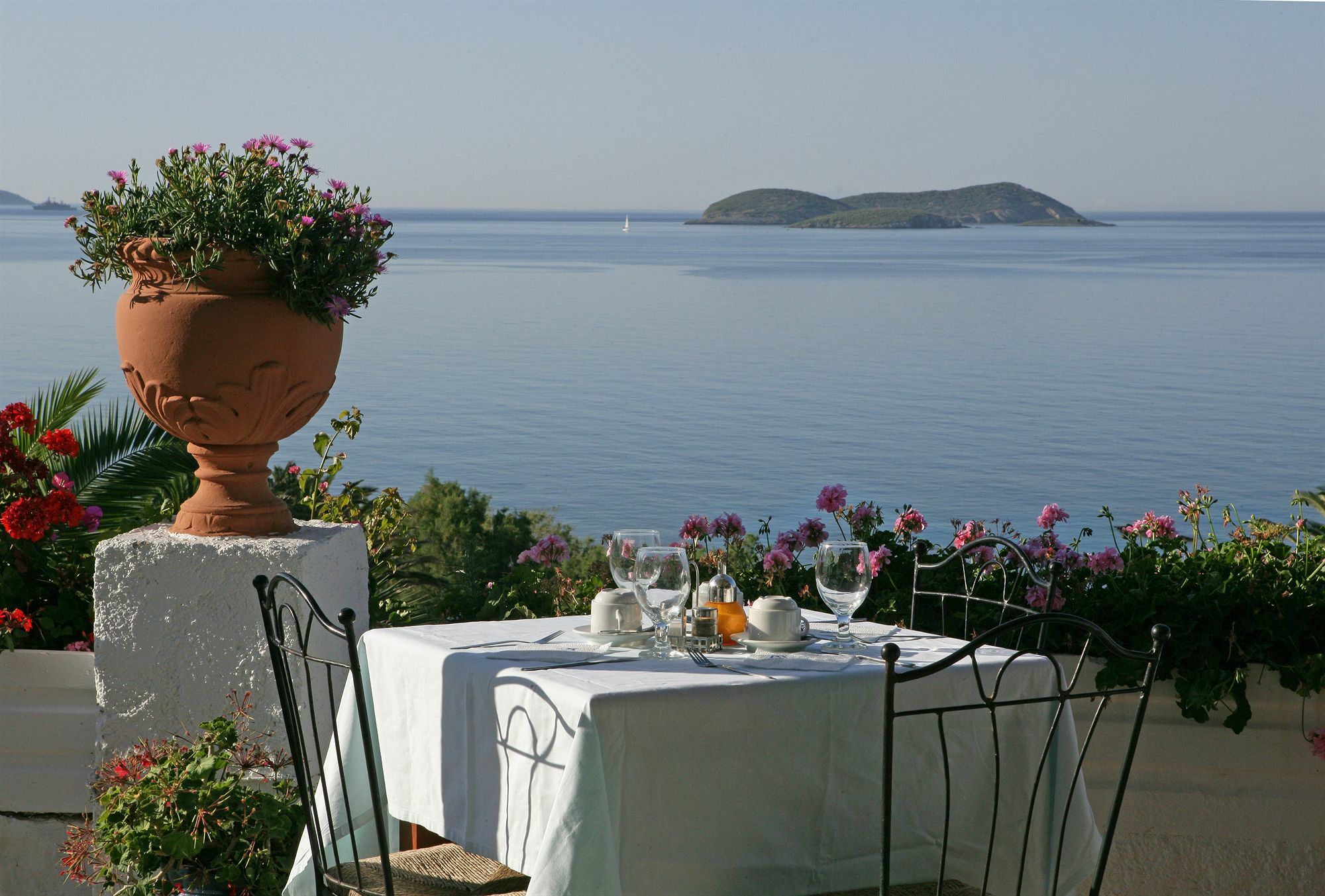 Andros Hotel 3*