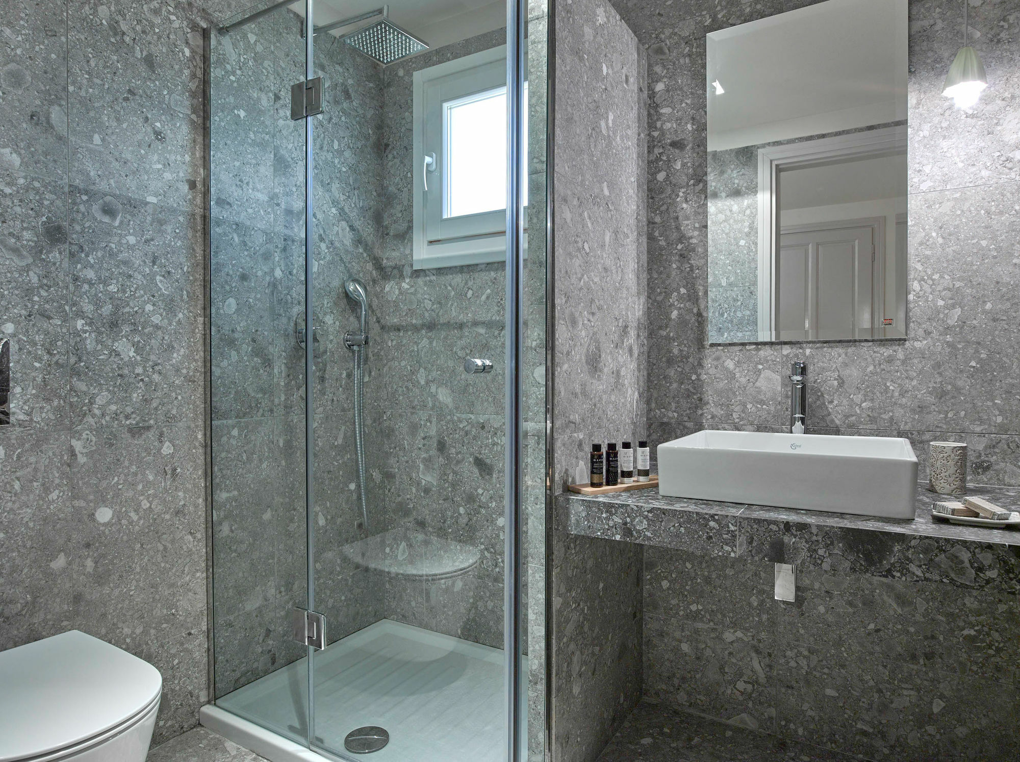 Konstantina Studios Alonnisos Town