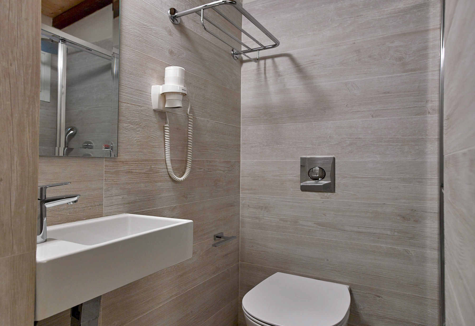 Konstantina Studios Alonnisos Town