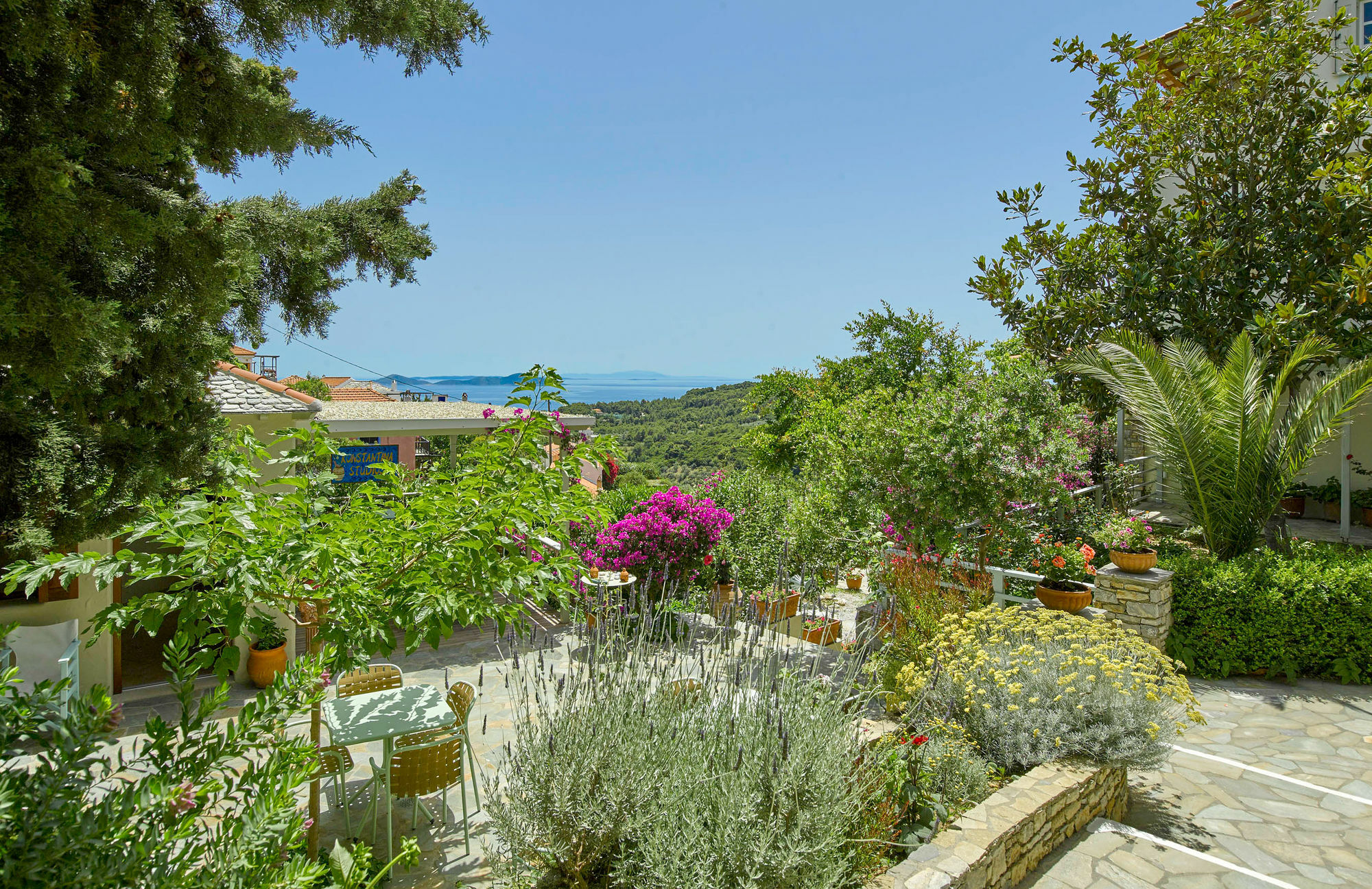 Aparthotel Konstantina Studios Alonnisos Town