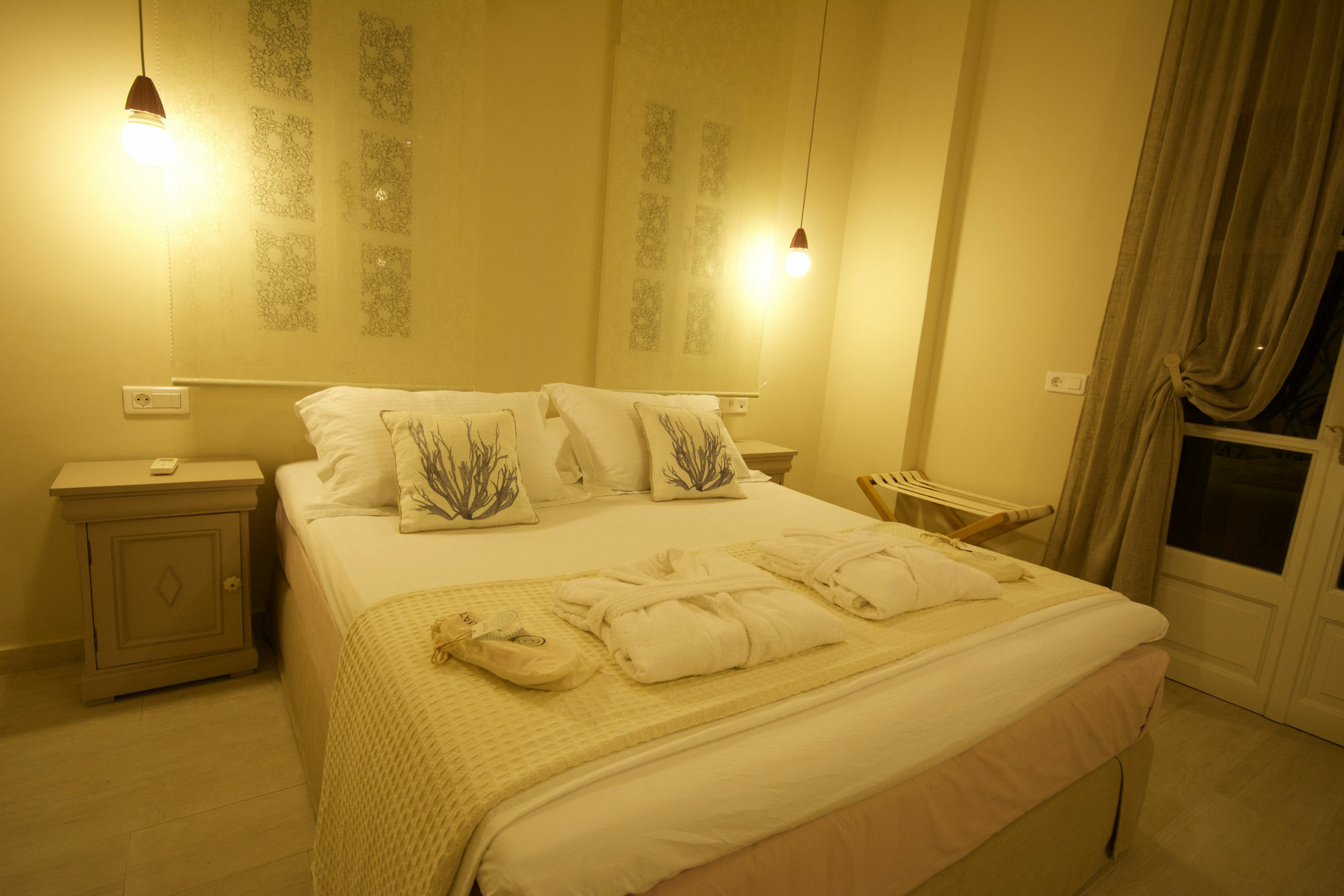 Konstantina Studios Alonnisos Town