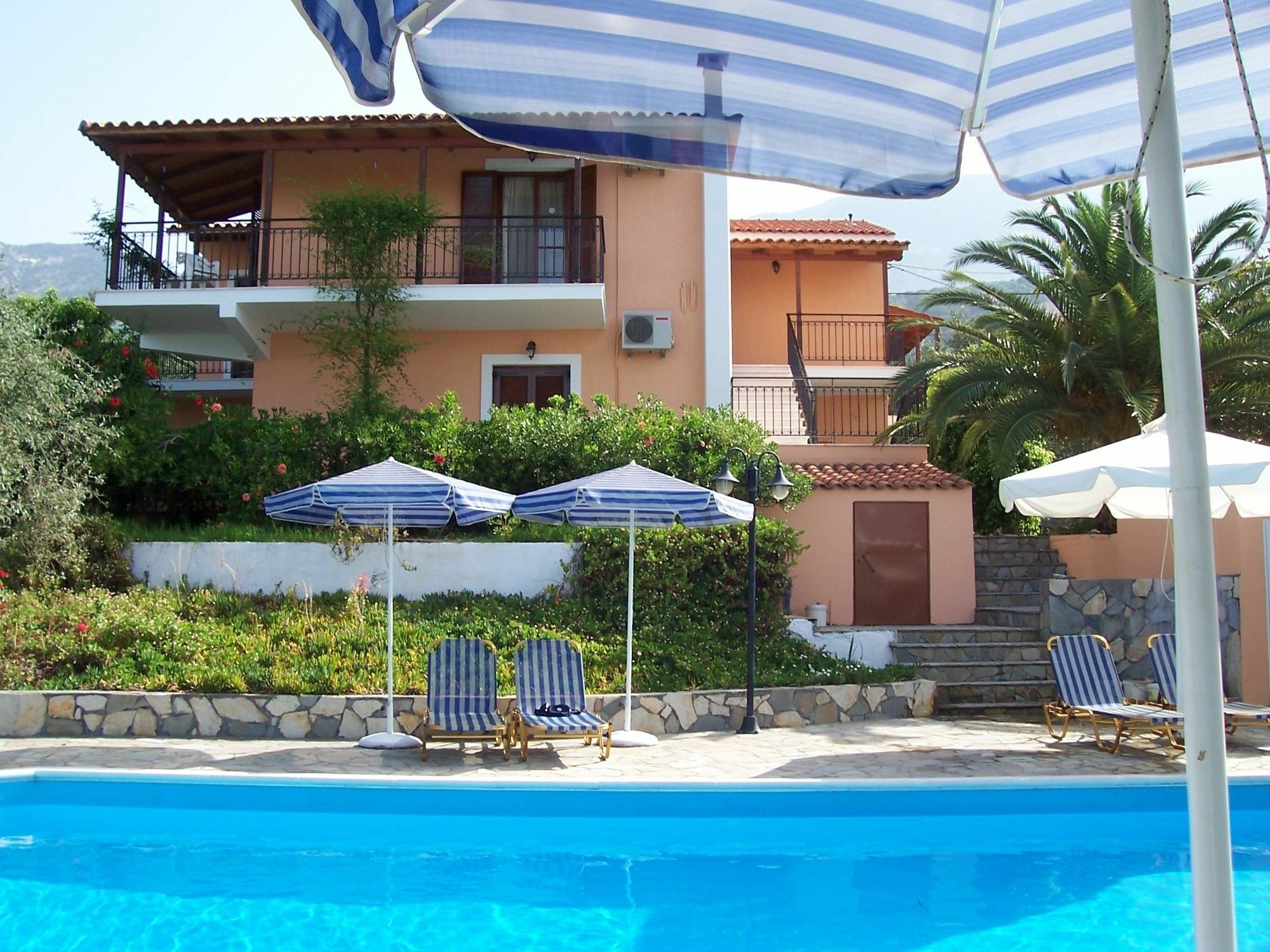 Apartment Manolia *