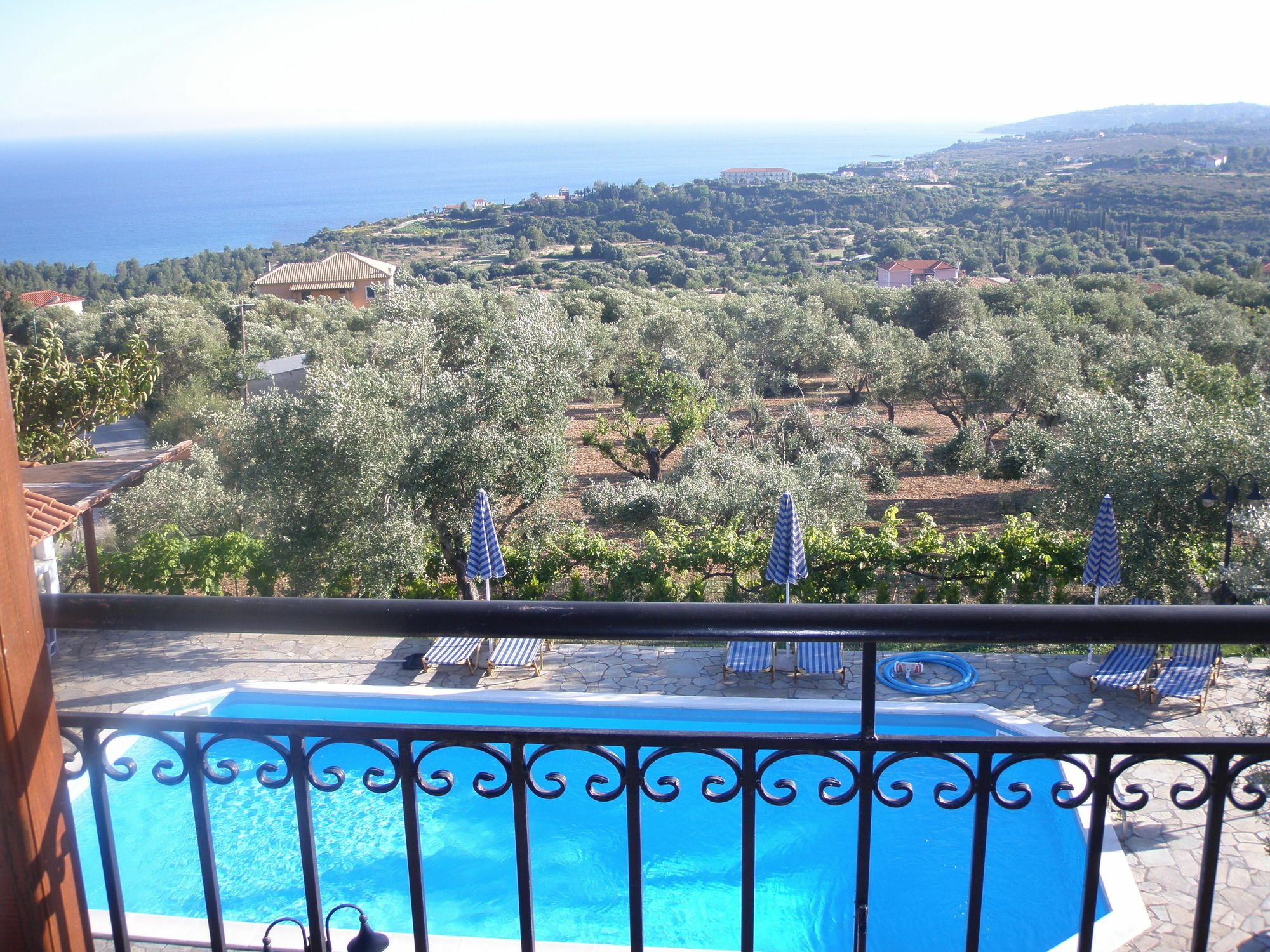 Manolia Trapezaki (Kefalonia)