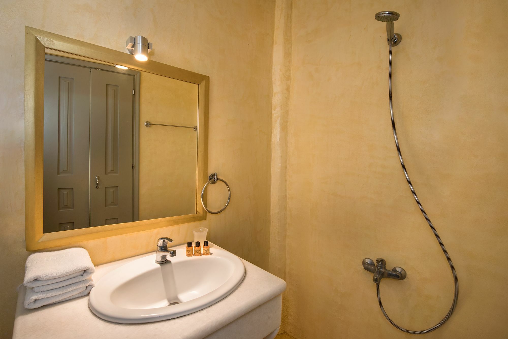 Aparthotel Filotimo Cave 3*