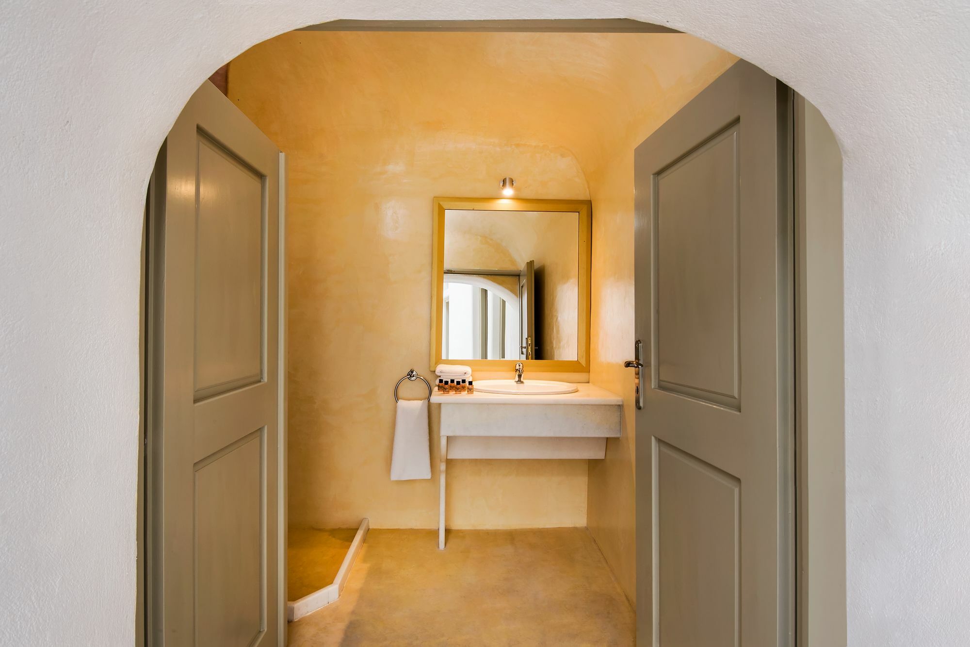 Aparthotel Filotimo Cave