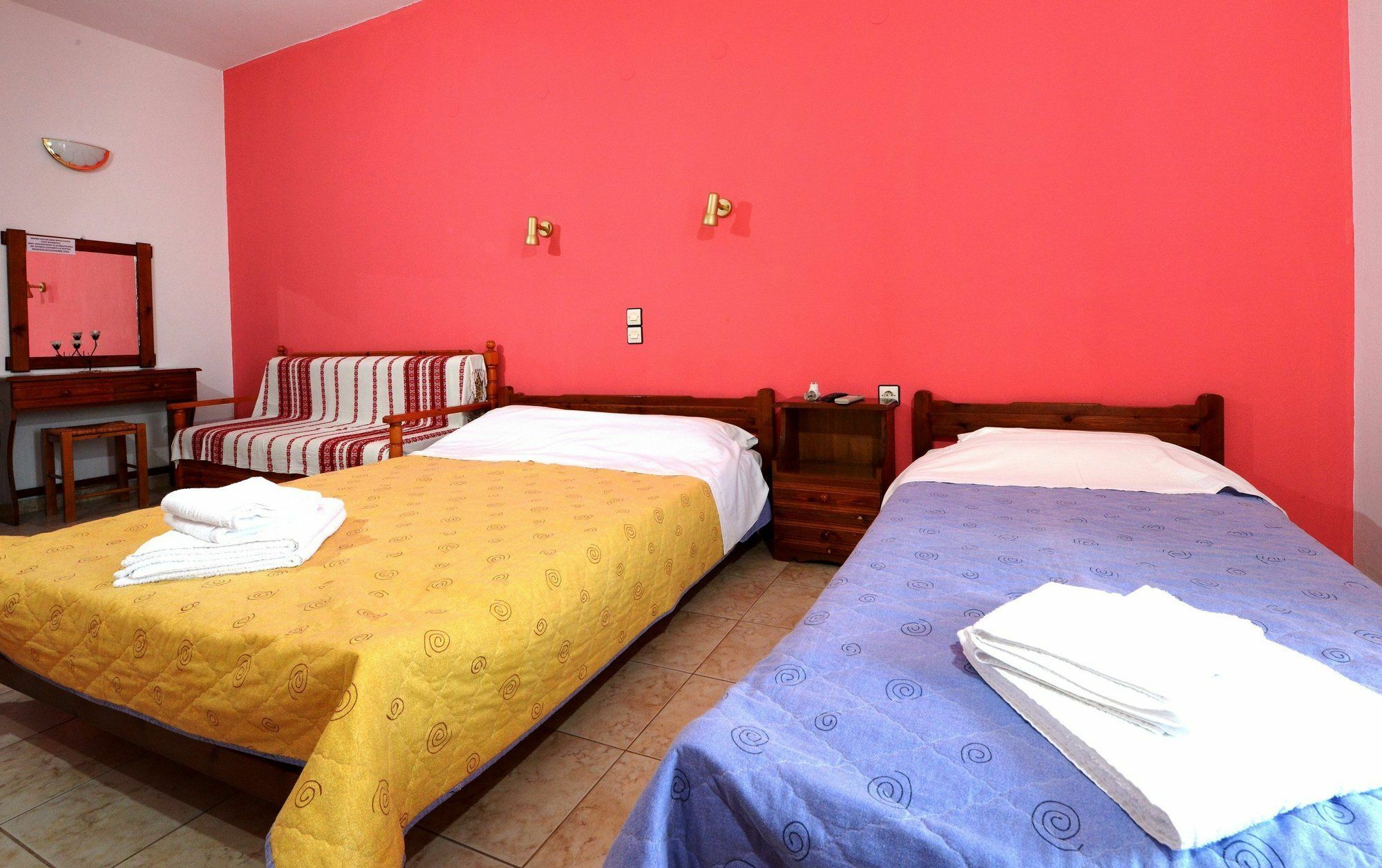 Pharos Aparthotel 2*