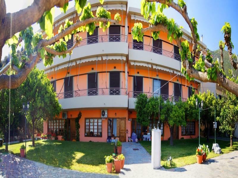 Aparthotel Pharos