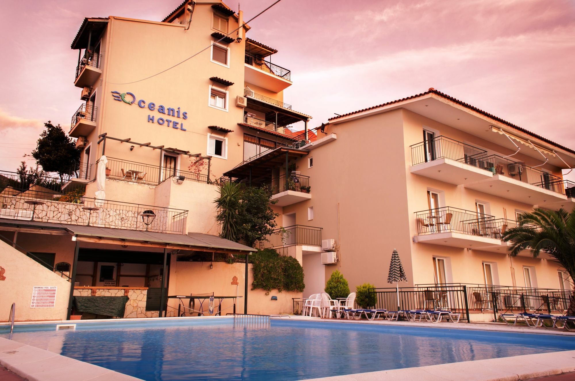 Oceanis Hotel 2*