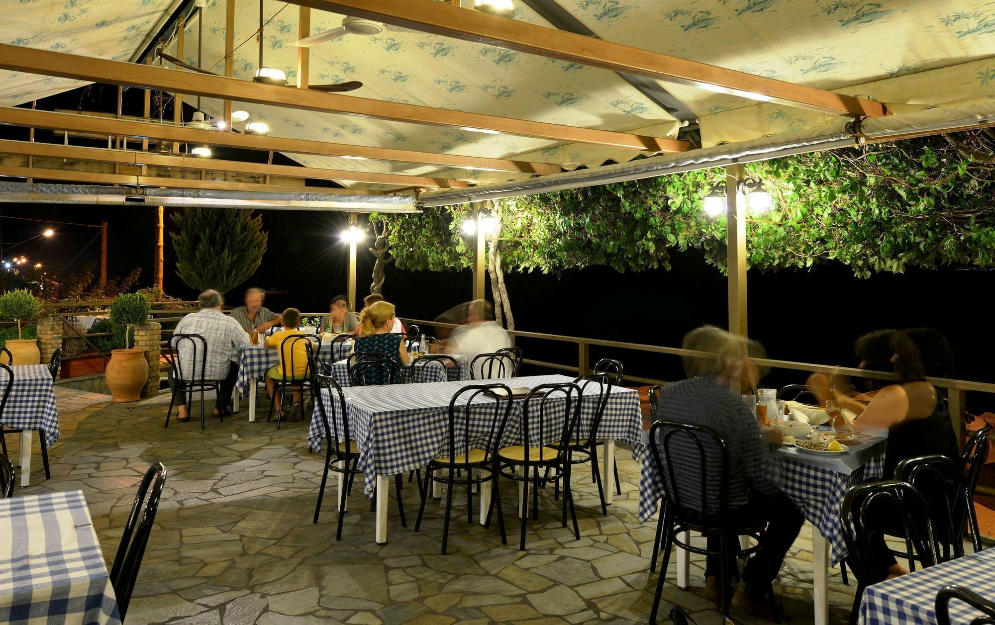 Aparthotel Pharos