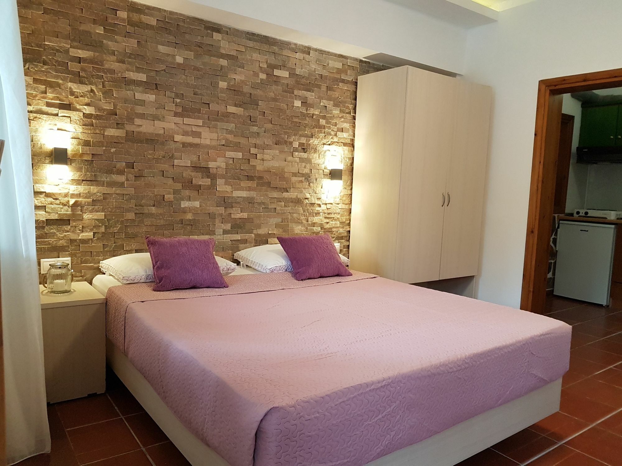 Aparthotel Efrosini & Paralia Panteleimonos