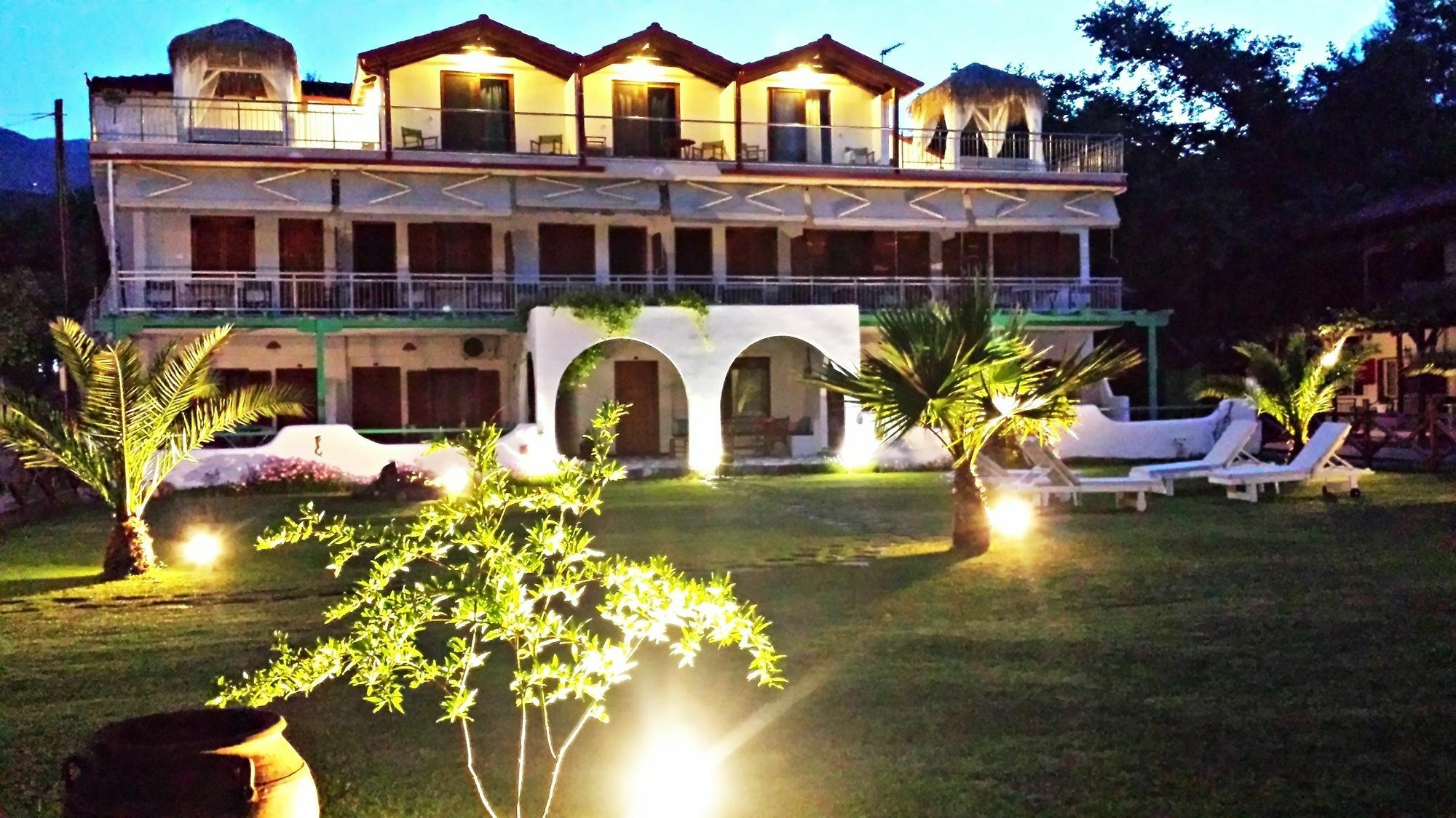 Aparthotel Efrosini & 2*