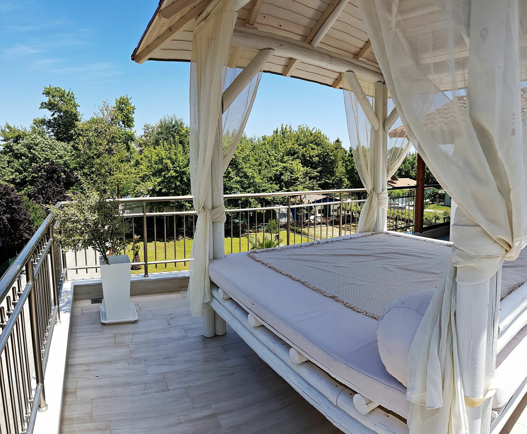 Aparthotel Efrosini & 2*