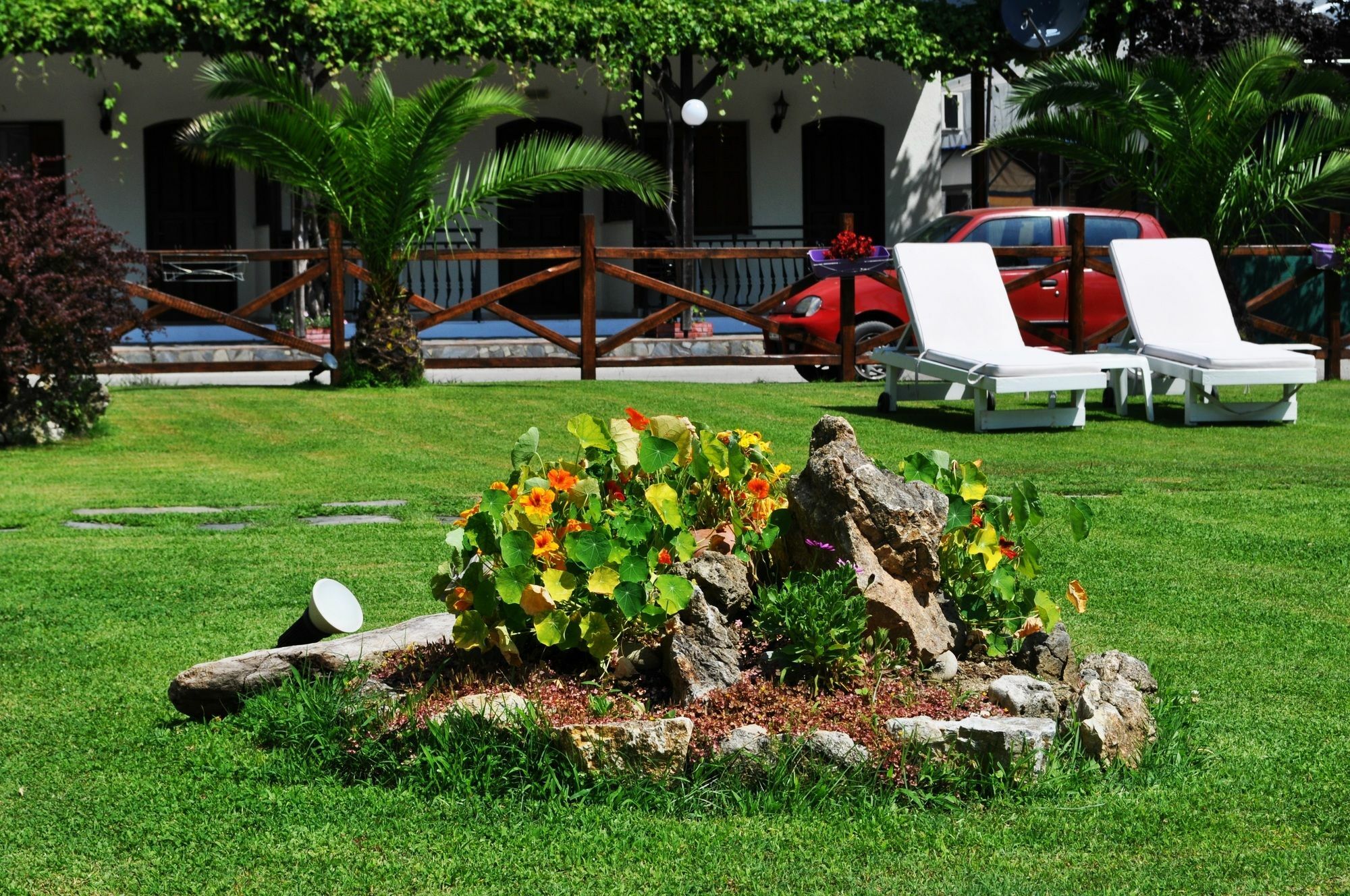 Efrosini & Aparthotel 2*