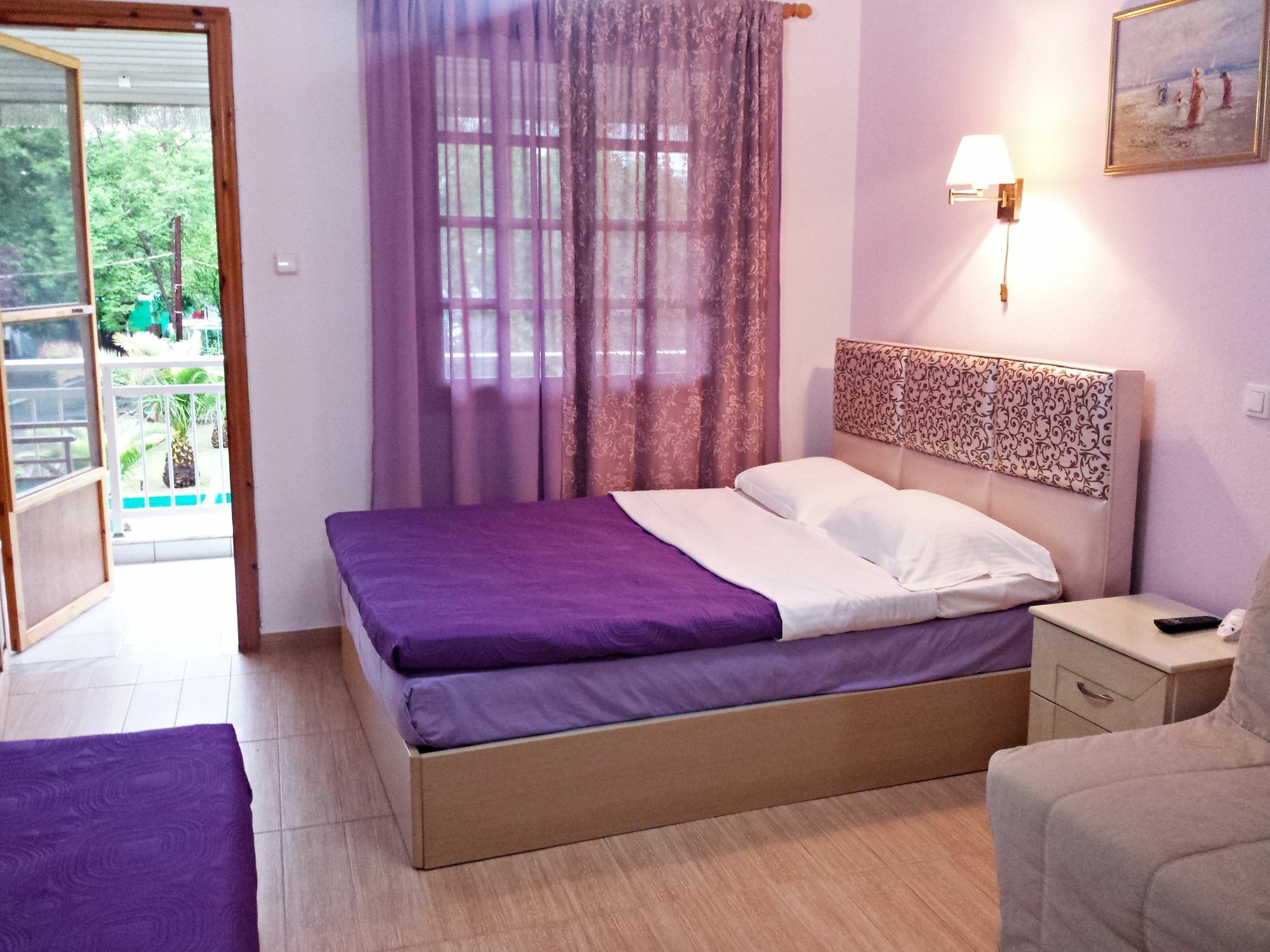 Efrosini & Aparthotel 2*