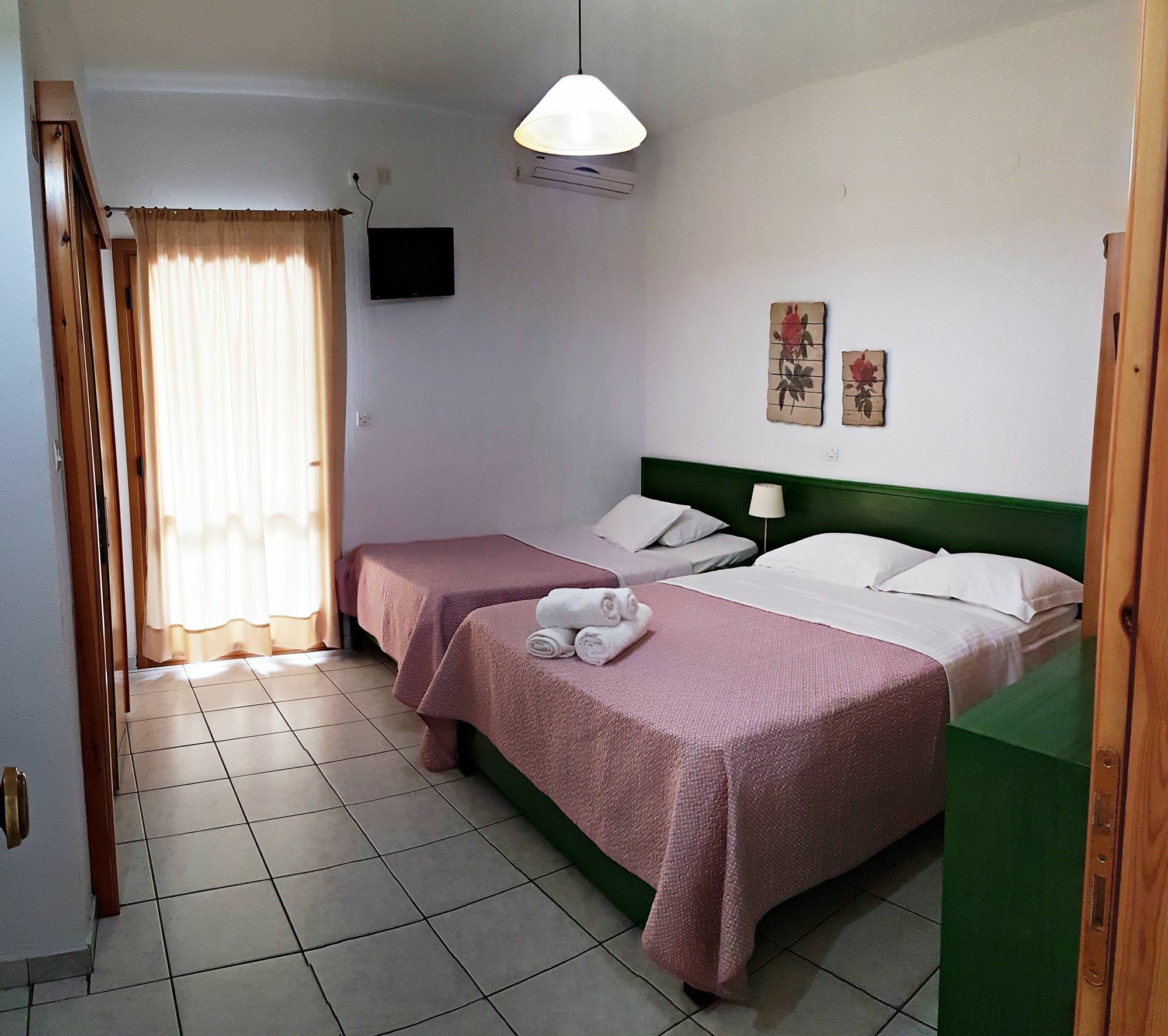 Efrosini & 2* Paralia Panteleimonos
