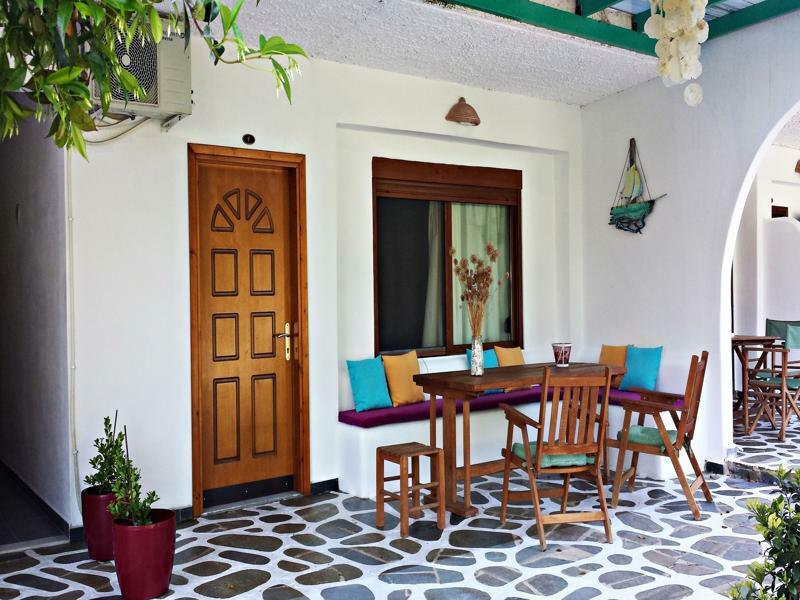 Aparthotel Efrosini & 2*
