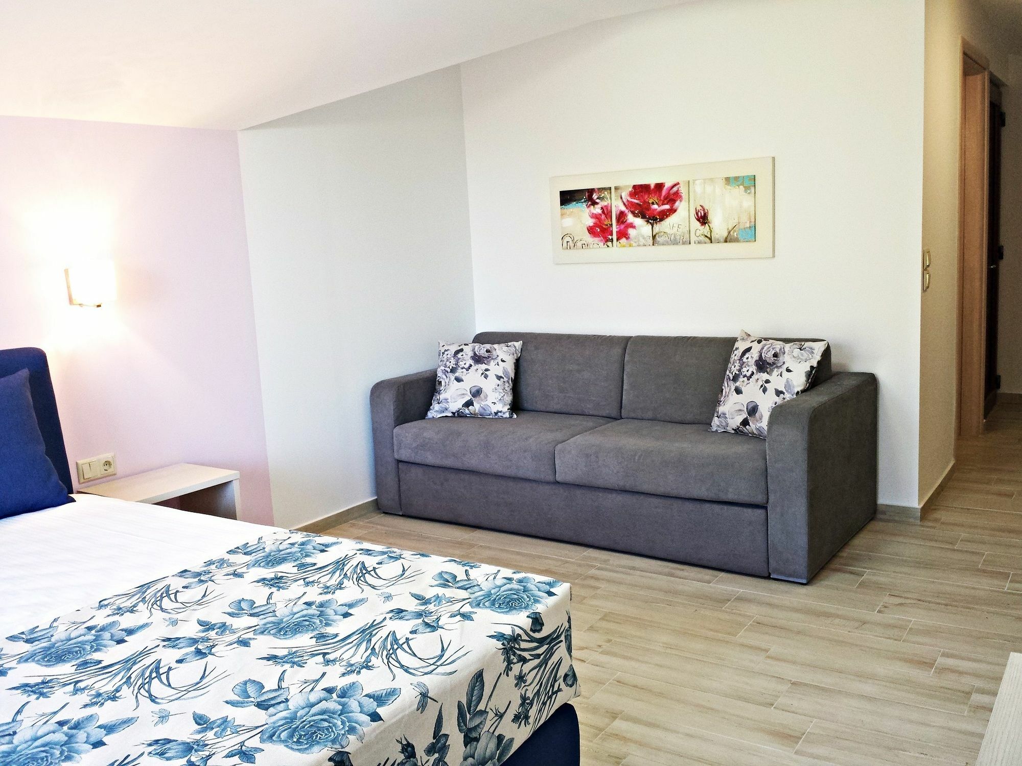 Efrosini & Aparthotel