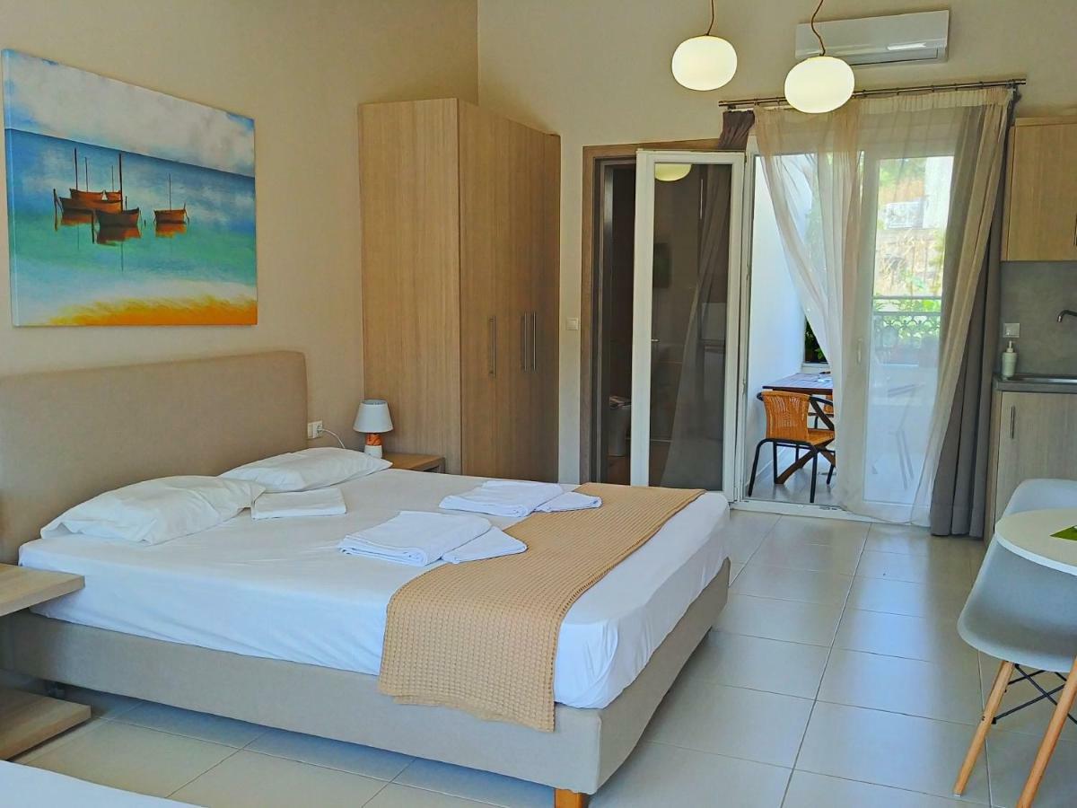 Minimalistic Near The Sea * Gouves
