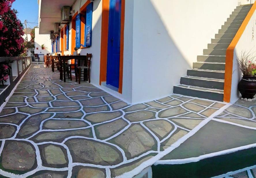George's Place Chora (Ios)
