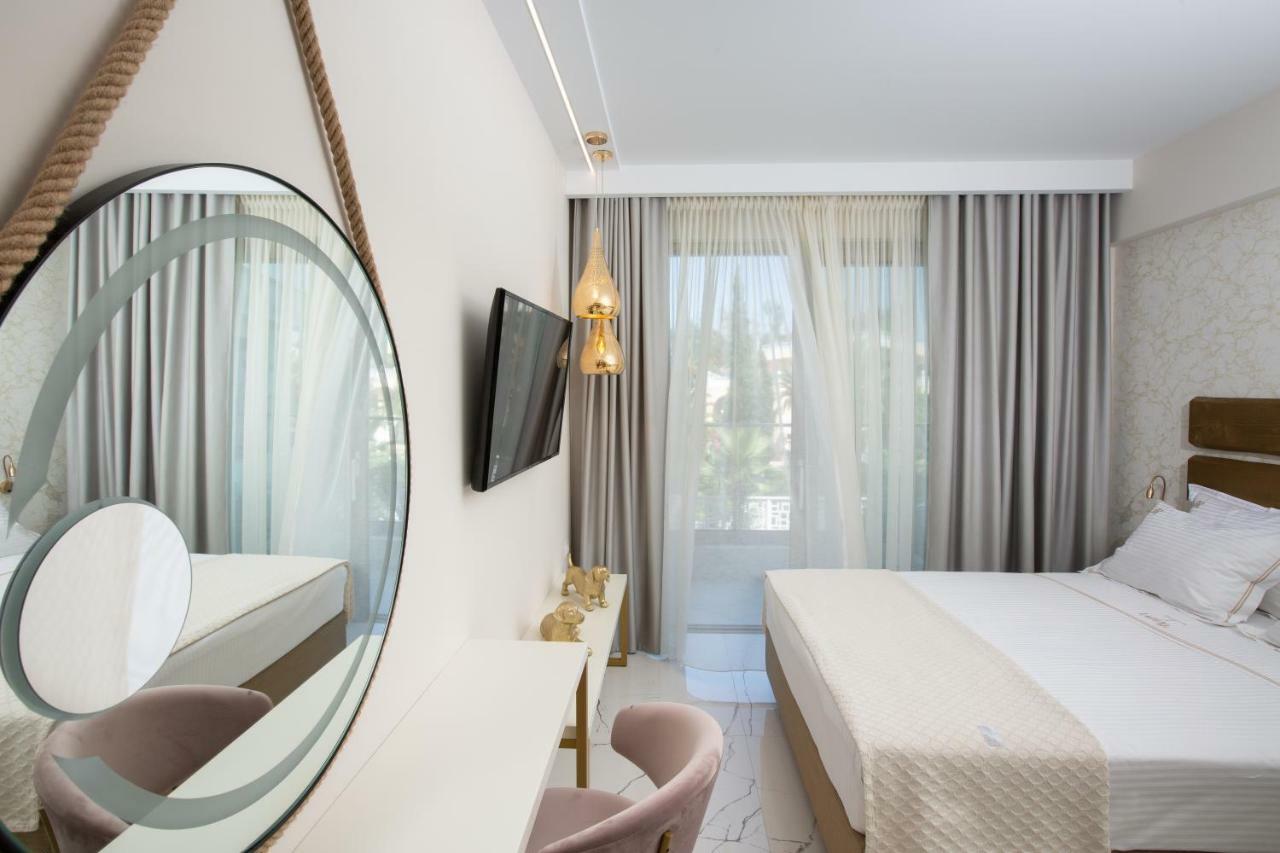 Laguna By Diomedes Group 2*