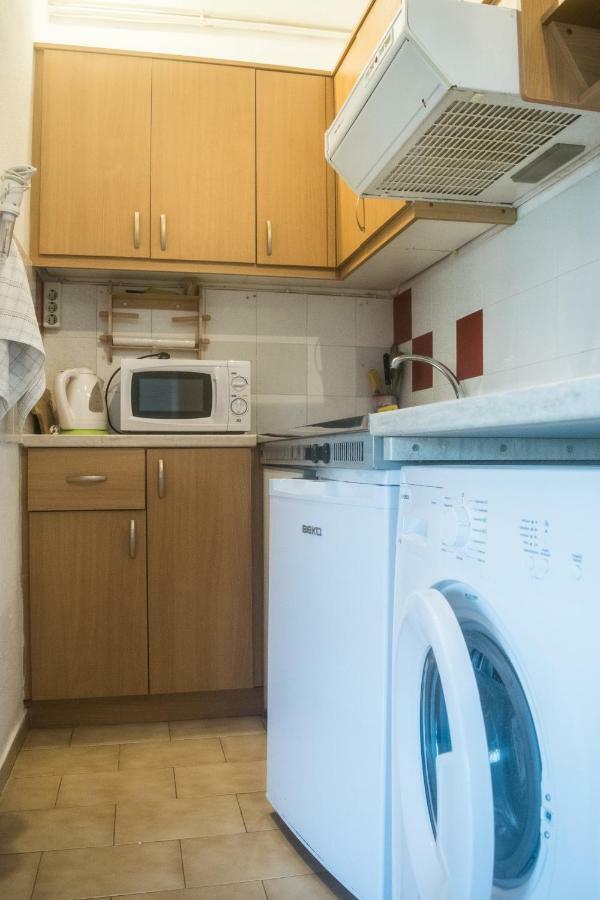 Yvonni Apartment