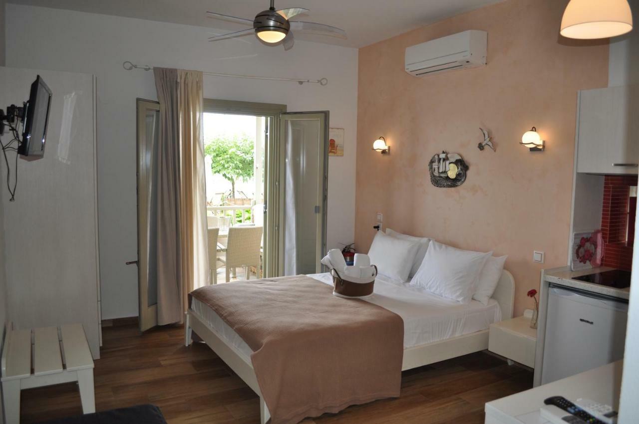 Apartment Studios Yalos *