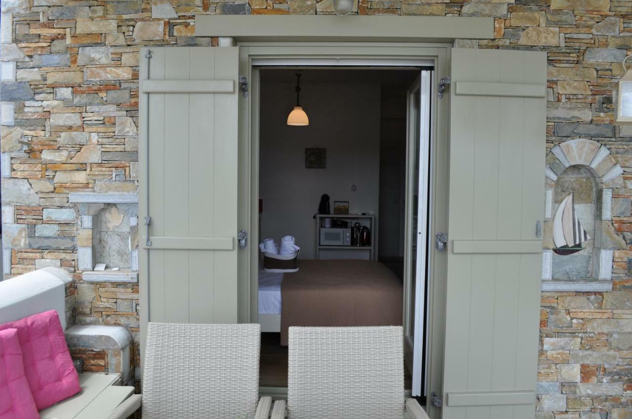 Studios Yalos Chorefton