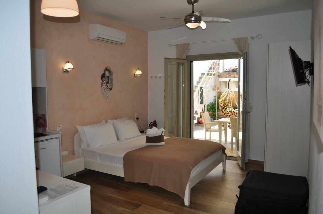 Studios Yalos Chorefton