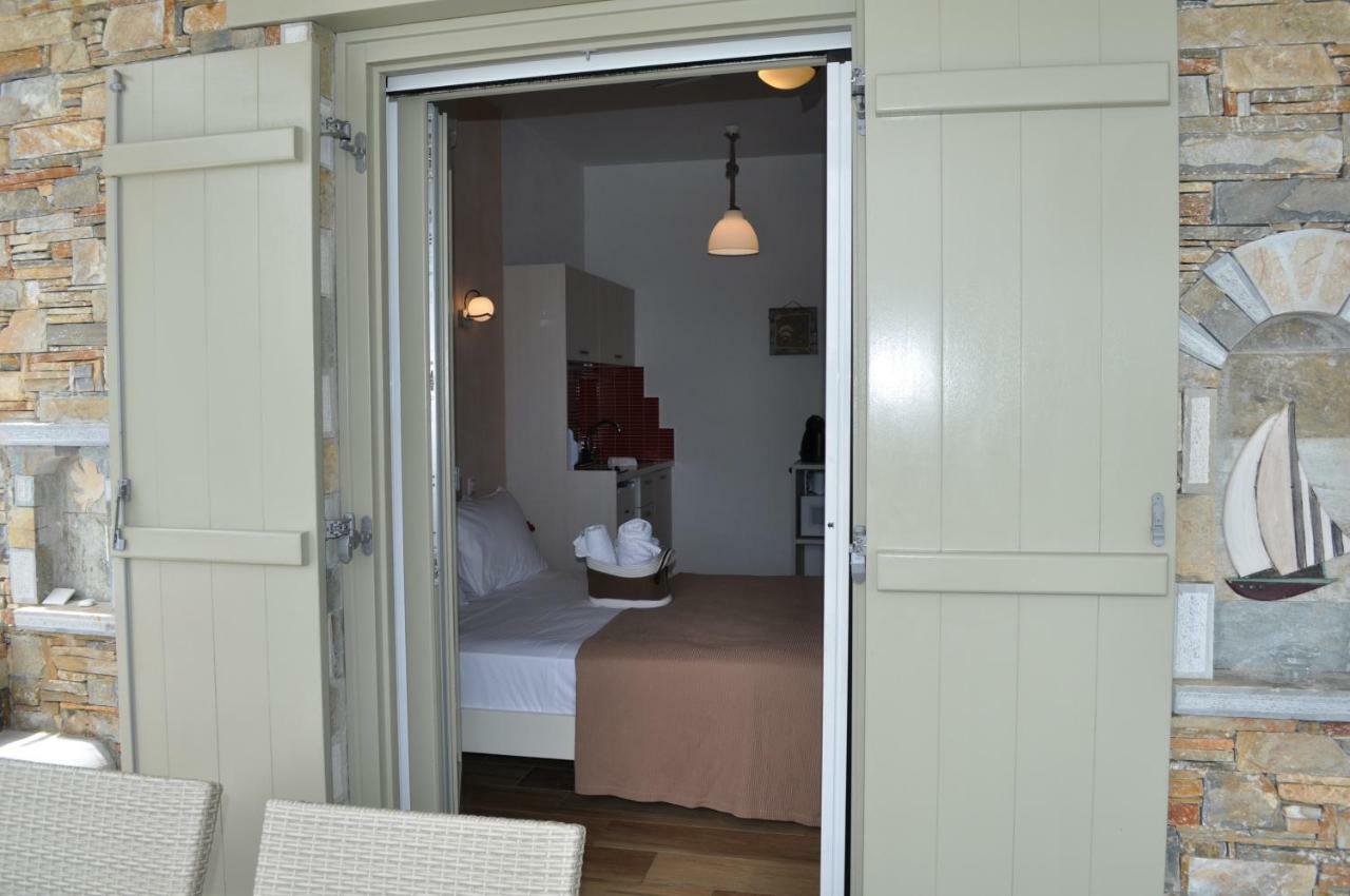 Apartment Studios Yalos *