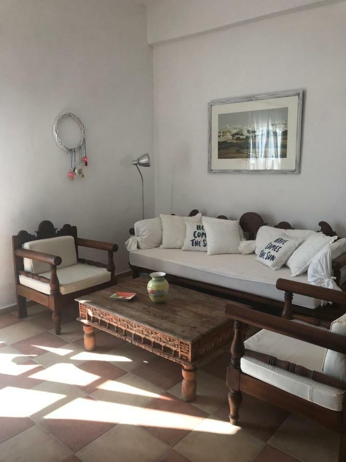 Aeolos Beach Karavostasis (Folegandros)