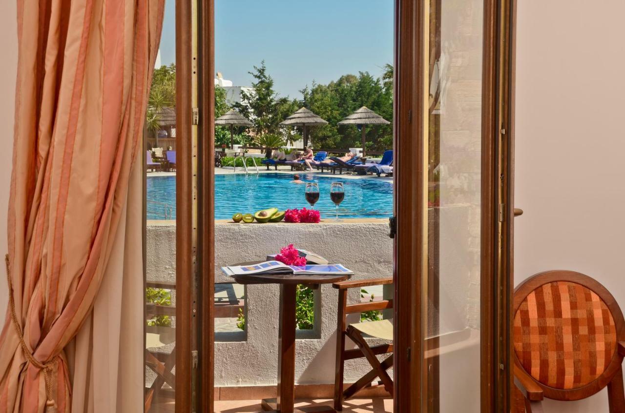 Naxos 3*