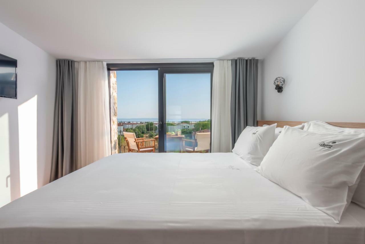 Dandelion Aparthotel 4*
