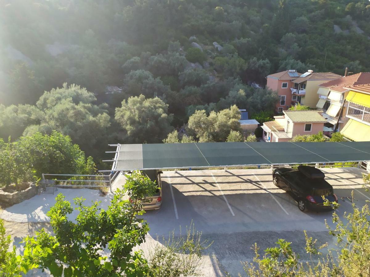 Nikoleta Apartment *
