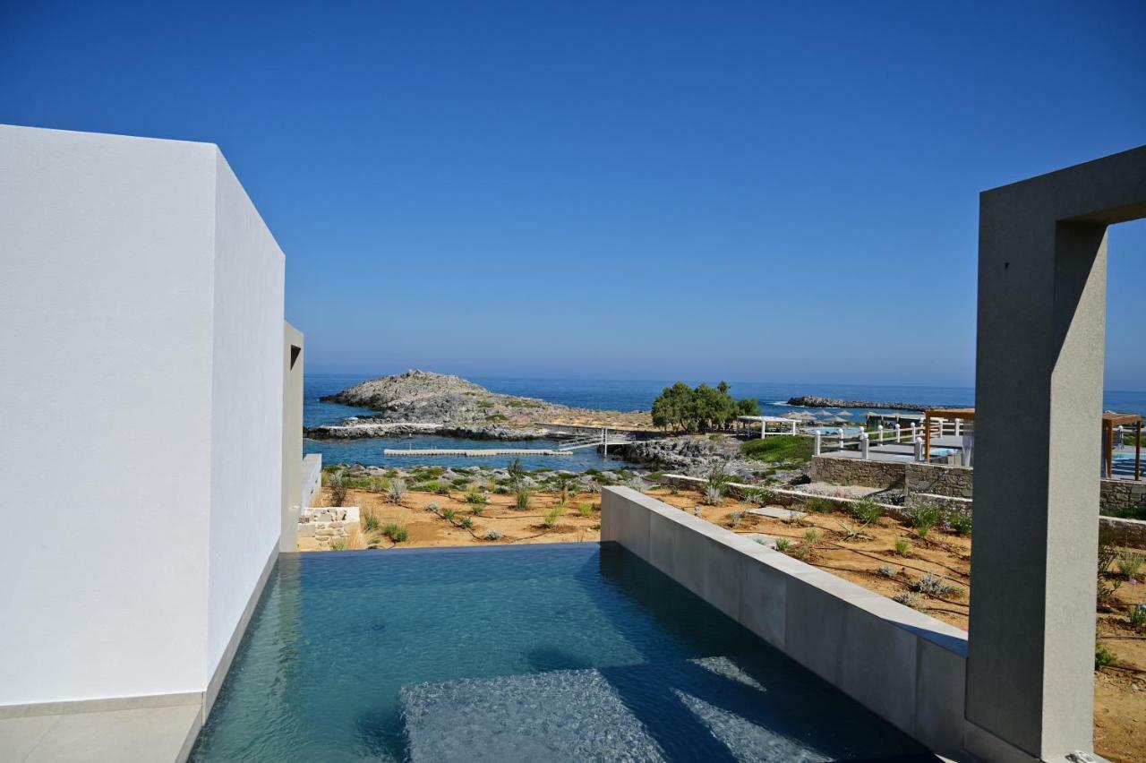 Kavos & 3*