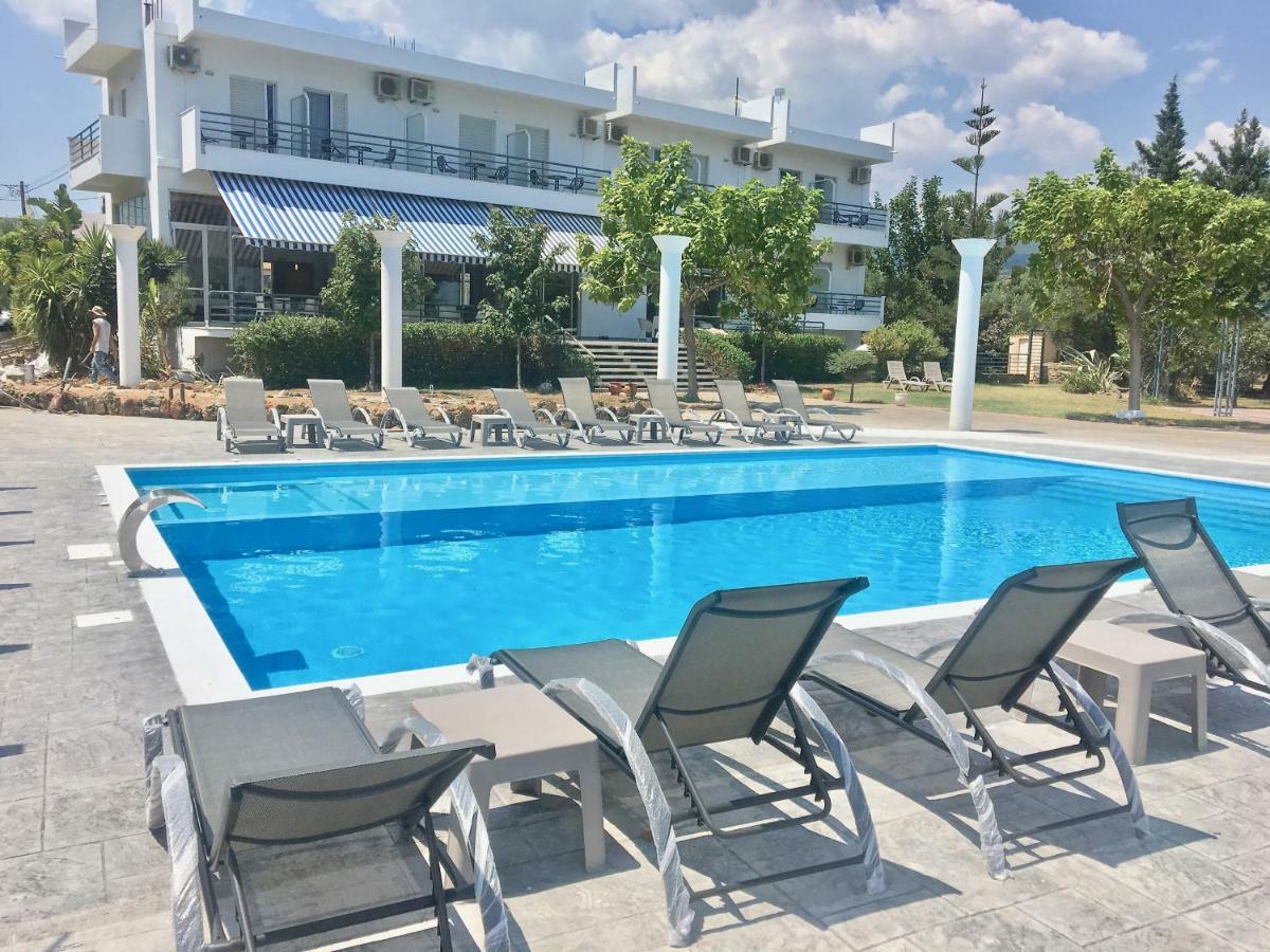 Logga Hotel 2* Messini