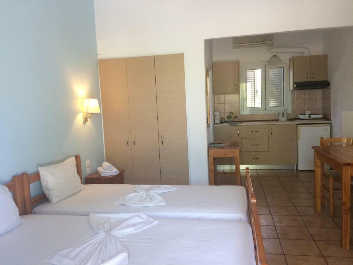 Paradisos Apartment *