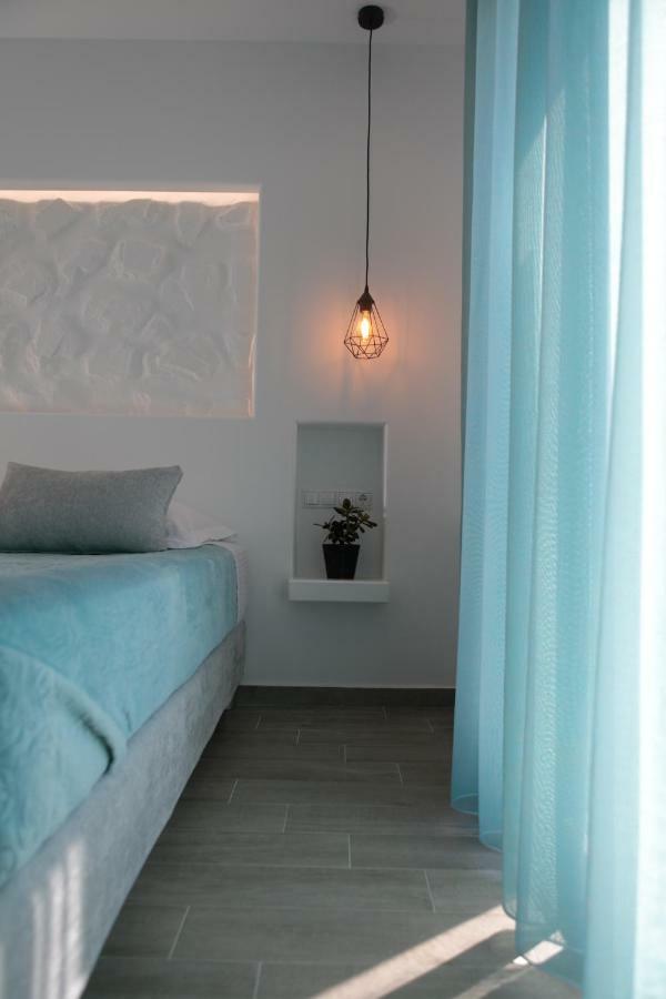 Iades & Apartment