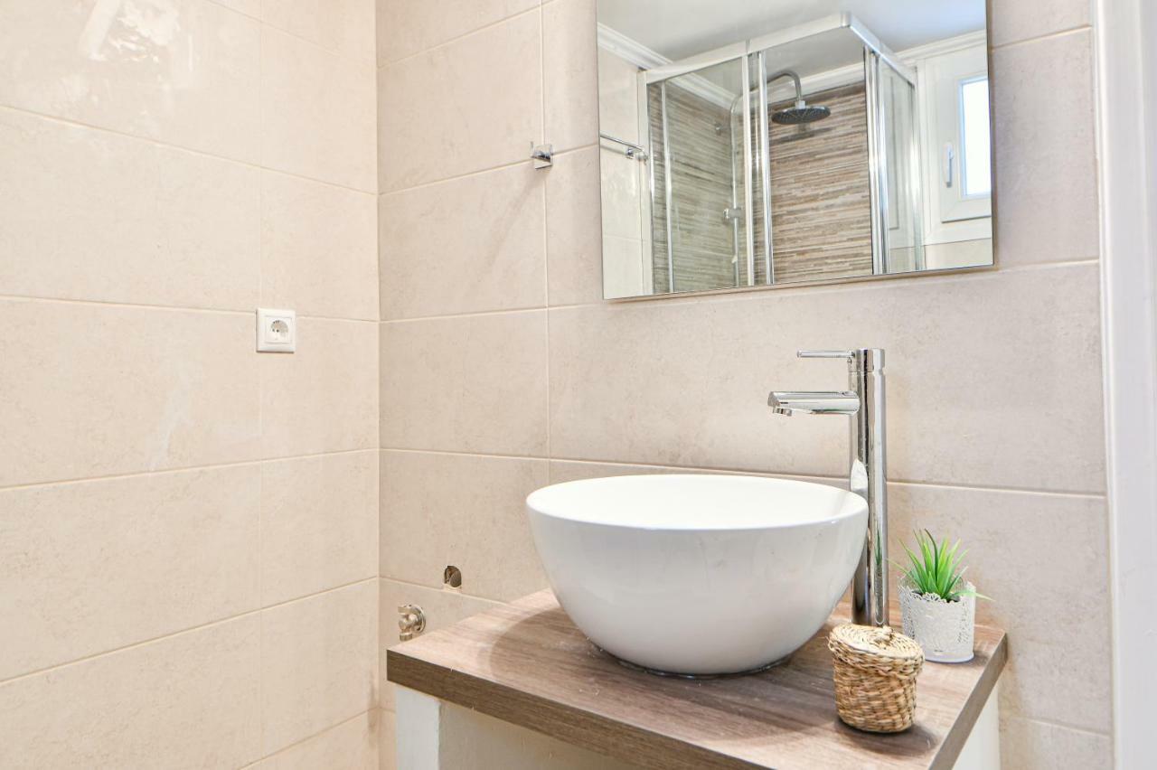 Fresh & Renovated Next To Metro Station Apartment Dafni (Attica)