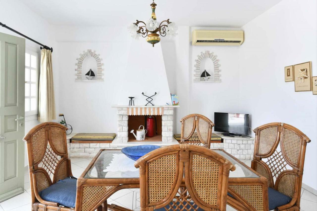 Hara Studios And 3* Naousa (Paros)