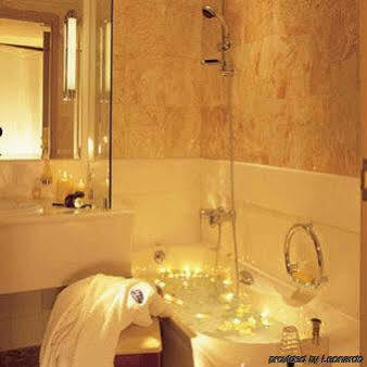 Holiday Suites Athens